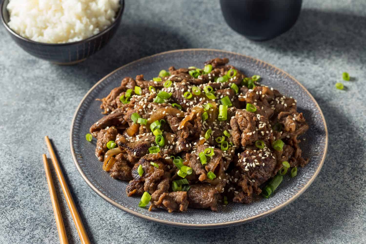 BBQ Bulgogi di manzo coreano fatto in casa con semi di sesamo