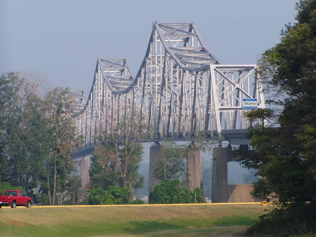 Ponte sul fiume Mississippi o ponte Helena nella SM