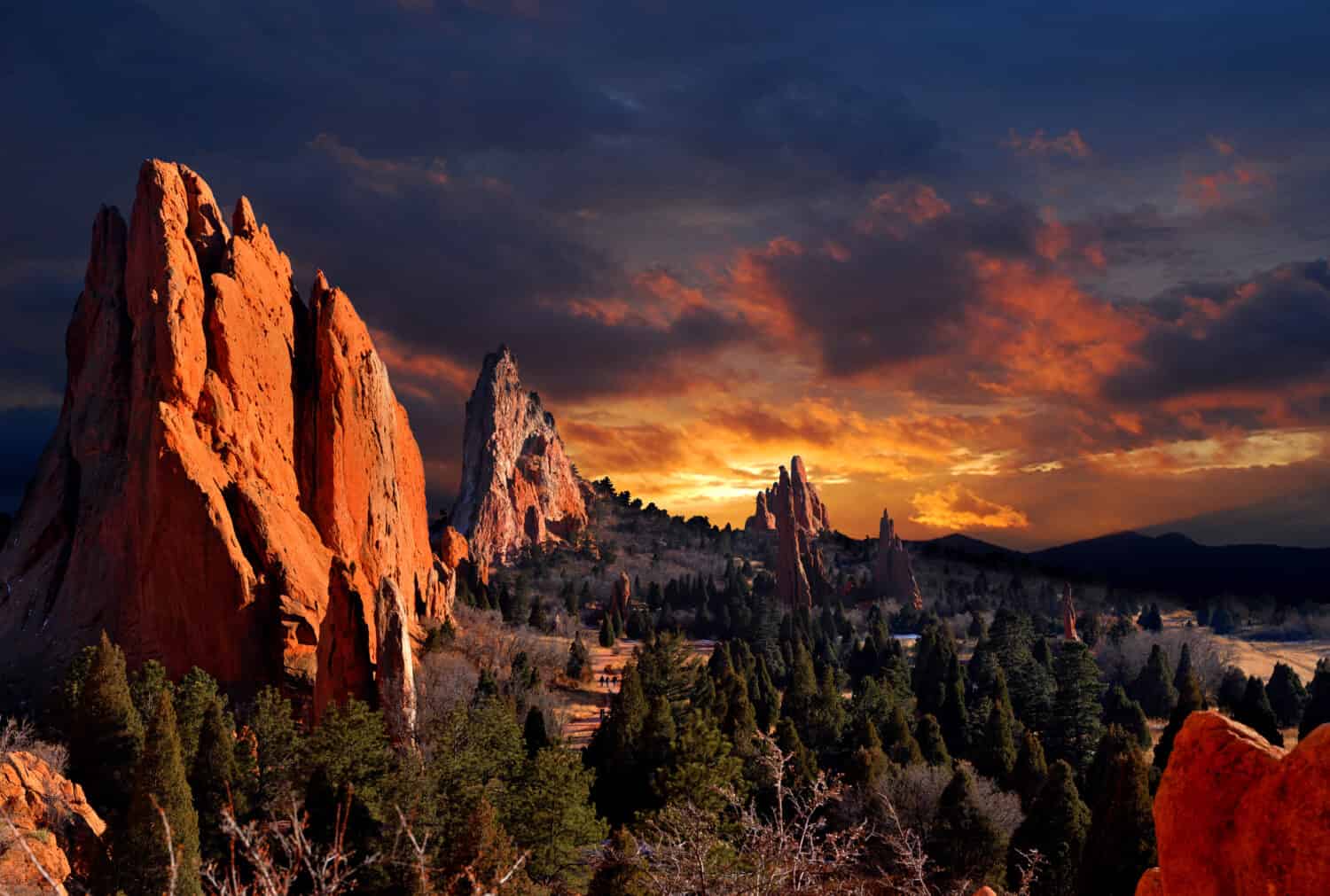 Luce serale al Garden of the Gods Park a Colorado Springs, Colorado, Stati Uniti.