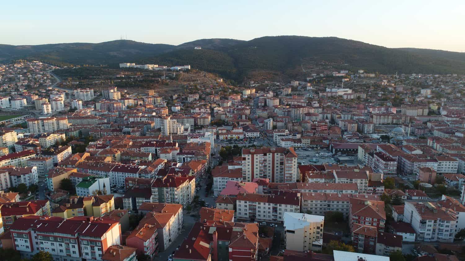 Veduta aerea della città di Yozgat in Turchia.  Scatto sfocato