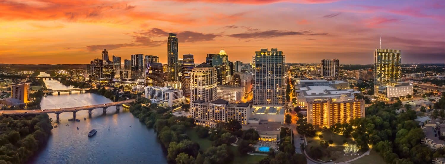 Tramonto di Austin vicino al fiume