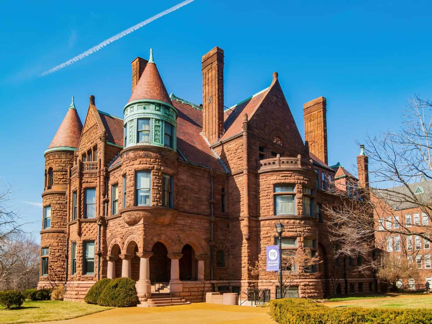 Vista soleggiata della Samuel Cupples House della Saint Louis University a St. Louis, Missouri