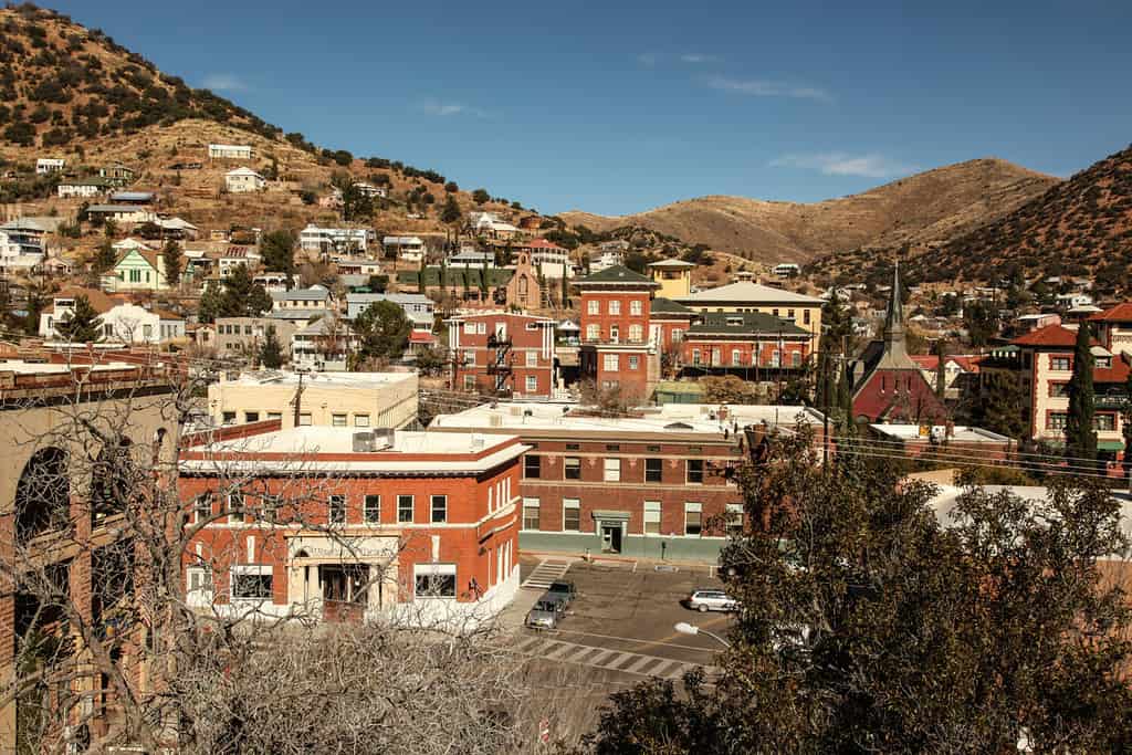 Città mineraria di rame vintage, Bisbee, Arizona, USA, costruita all'inizio del 1900 a Mule Mountains/Città mineraria storica del 1900, Bisbee, Arizona, USA/Città mineraria di inizio 1900, Bisbee, Arizona, USA