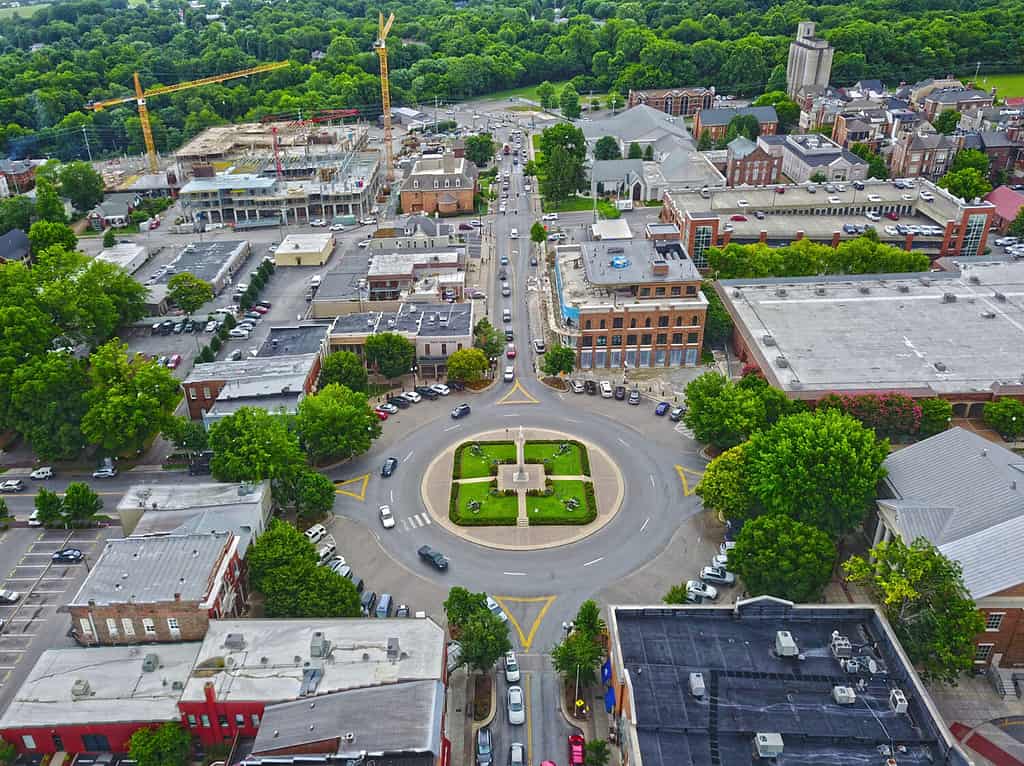 Ripresa aerea del centro di Franklin TN della piazza