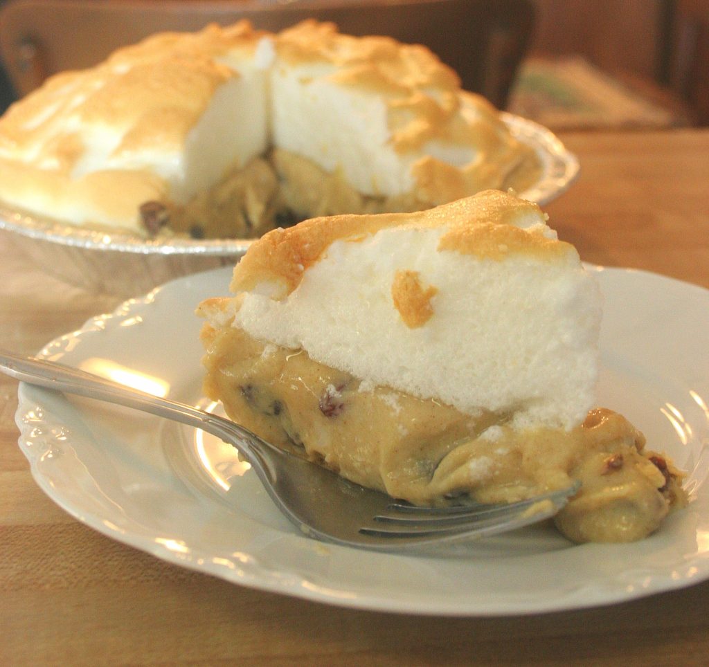 Torta all'uvetta con panna acida fatta in casa in Iowa