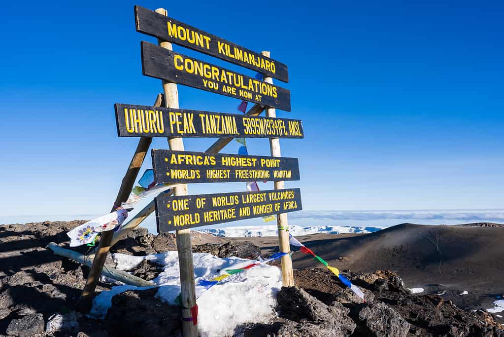 Segno della vetta del Monte Kilimanjaro, la vetta più alta dell'Africa