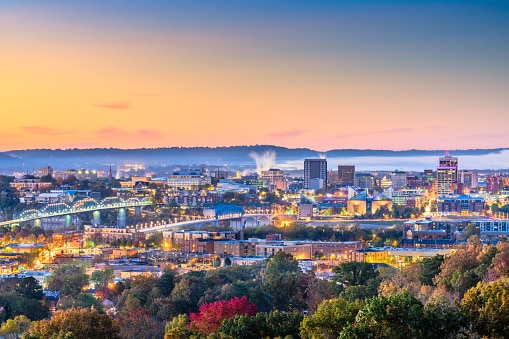 Chattanooga, Tennessee, Stati Uniti d'America skyline del centro città al crepuscolo