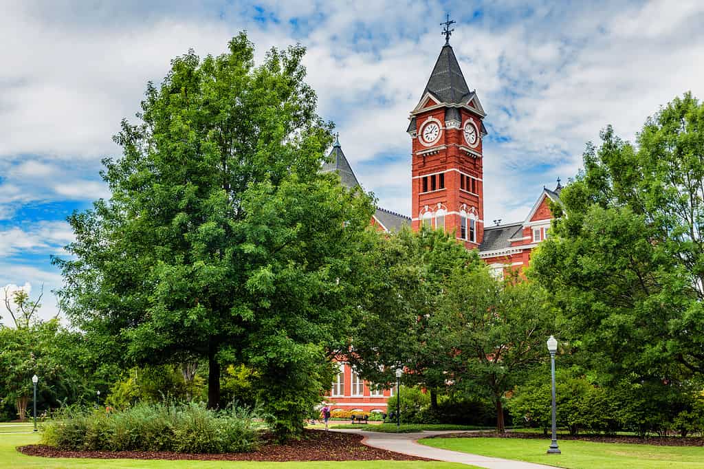 Edificio storico e campus della Auburn University