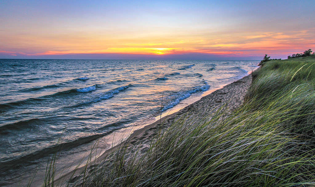 Splendida spiaggia al tramonto sul lago Michigan