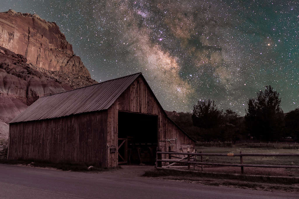 Via Lattea sopra un fienile a Fruita nel Parco nazionale di Capitol Reef