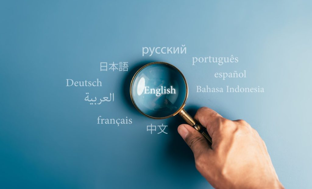 La lente d'ingrandimento si concentra sulla traduzione in lingua inglese o sulla traduzione sul concetto di conversazione linguistica in tutto il mondo.