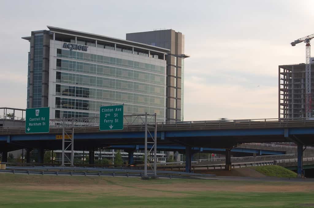 Torre del mercato fluviale o edificio Acxiom Arkansas