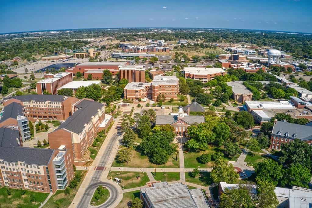 Veduta aerea della Wichita State University durante la pausa estiva