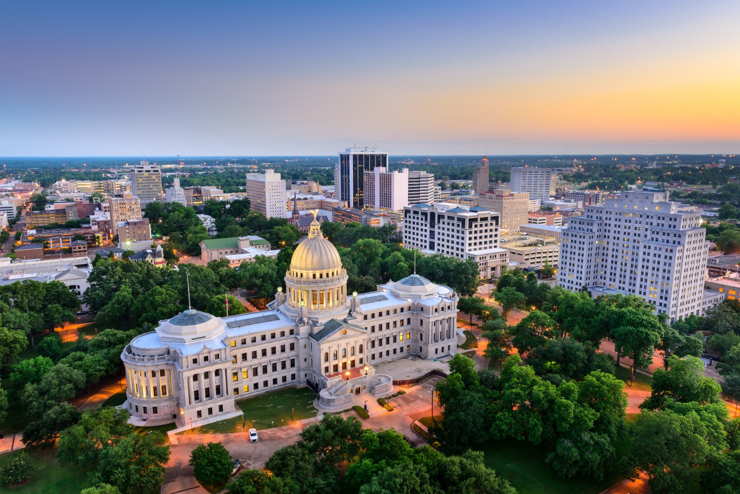 Paesaggio urbano di Jackson, Mississippi, Stati Uniti al crepuscolo.