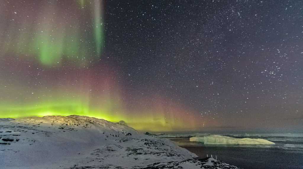 Alcuni testimoni oculari affermano che le luci del terremoto assomigliano all'aurora boreale mostrata in questa immagine.