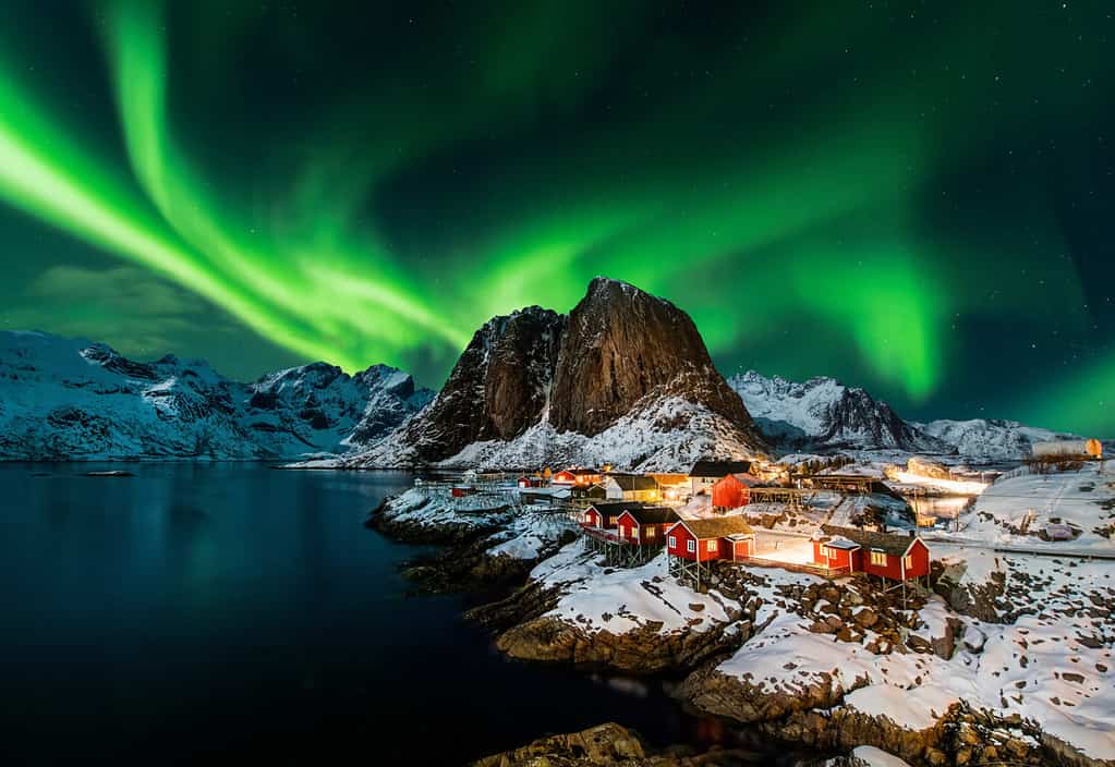 Aurora boreale su Hamnoy in Norvegia