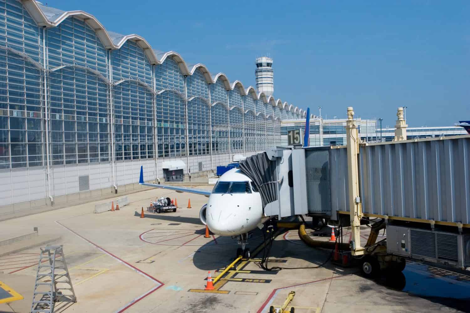 Aereo al cancello dell'aeroporto nazionale Ronald Reagan di Washington