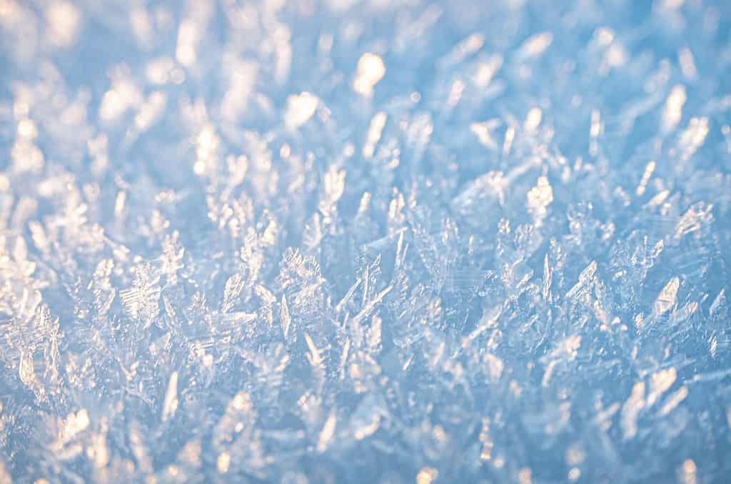 I fiocchi di neve, grazie alla loro composizione in cristalli di ghiaccio, sono unici