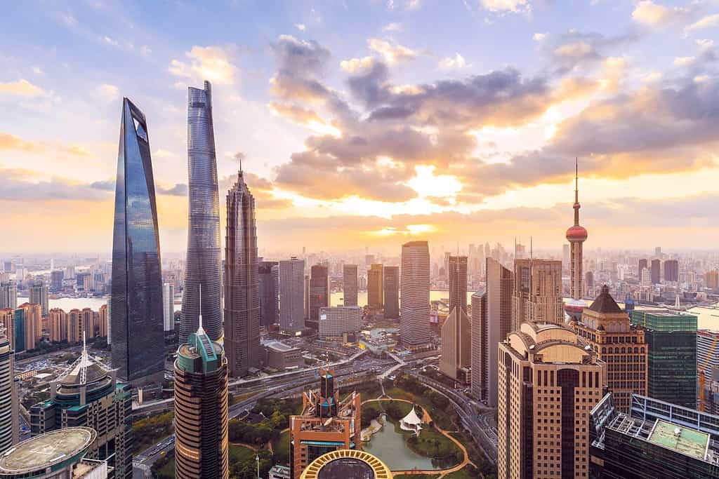 Orizzonte e paesaggio urbano di Shanghai al tramonto