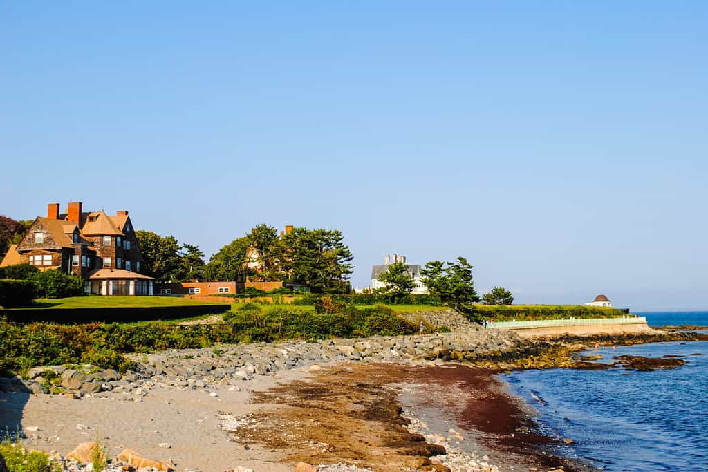 Passeggiata sulla scogliera a Newport, Rhode Island