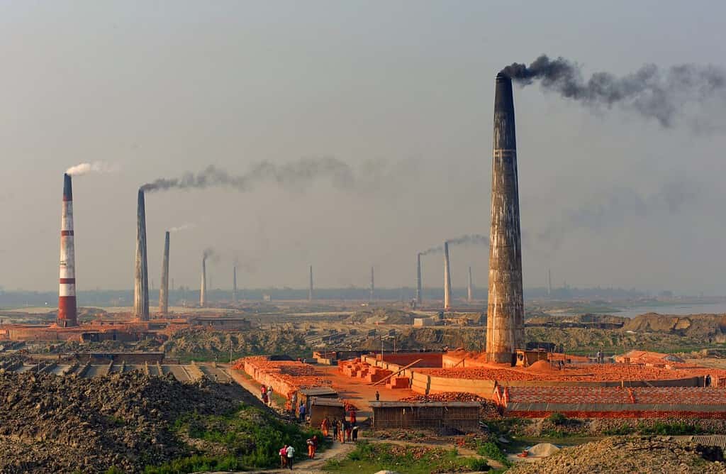 Le fabbriche di mattoni in Bangladesh inquinano l’ambiente