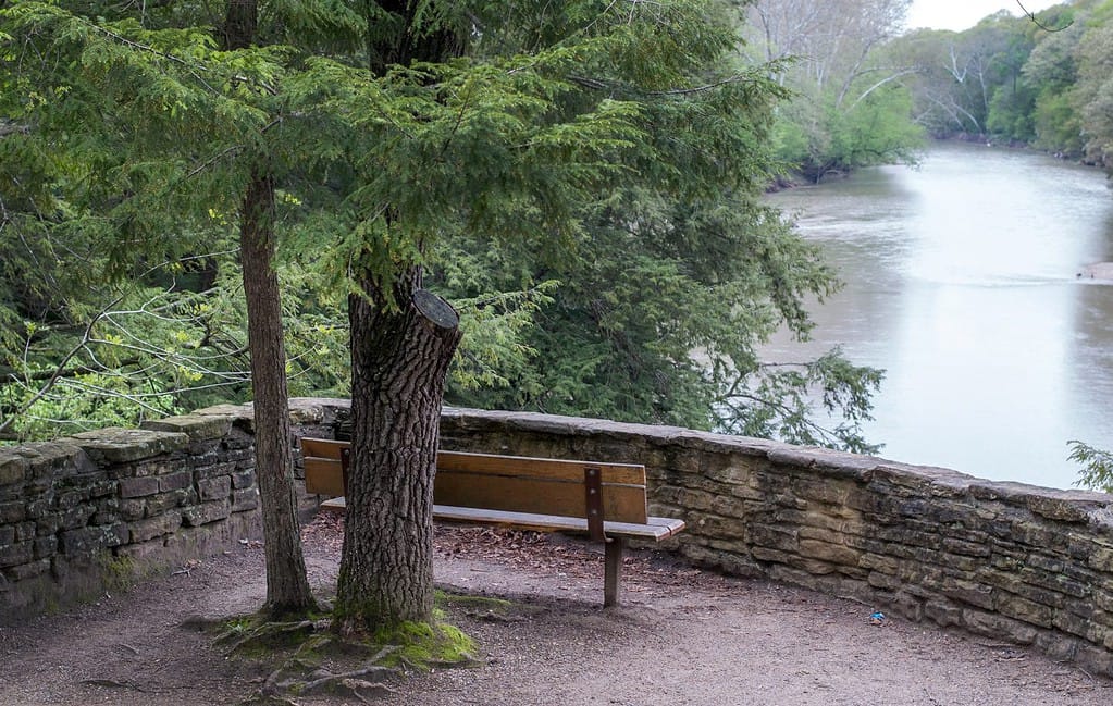 Un bellissimo posto nel parco statale gestito dalla Turchia, è stato costruito negli anni '30 e rimane un punto panoramico preferito dai viaggiatori.  Chiamato Sunset point, si affaccia su Sugar Creek