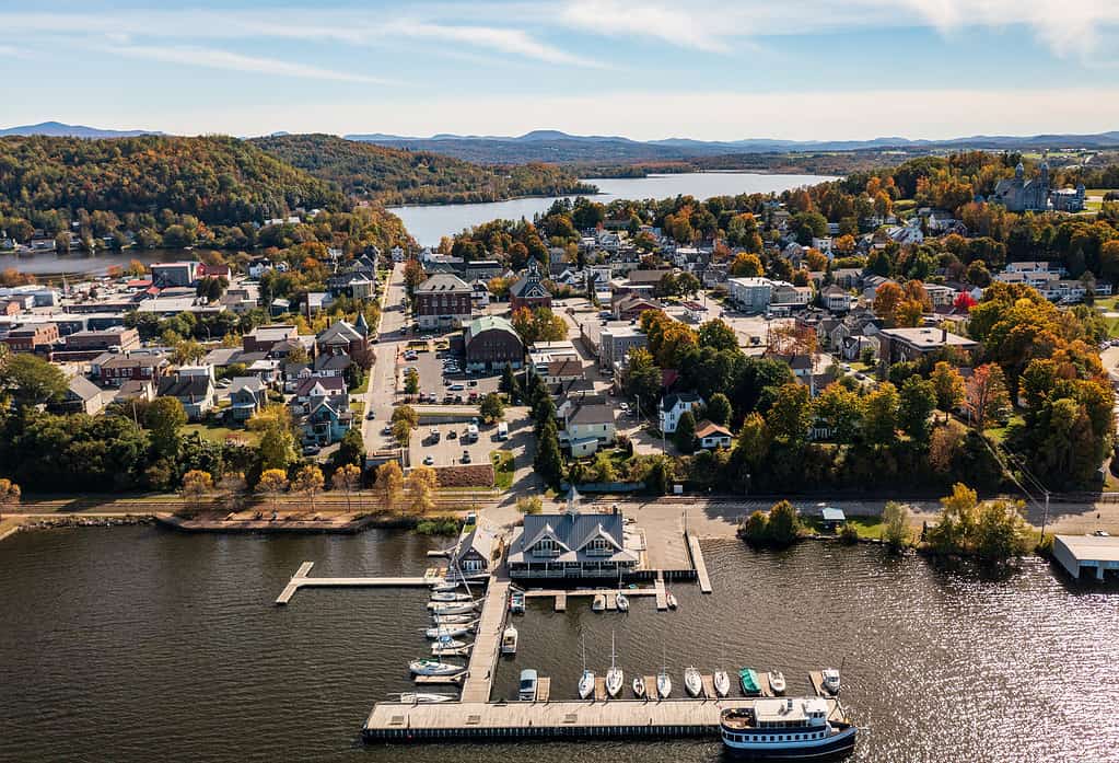 Veduta aerea di Newport Vermont in autunno