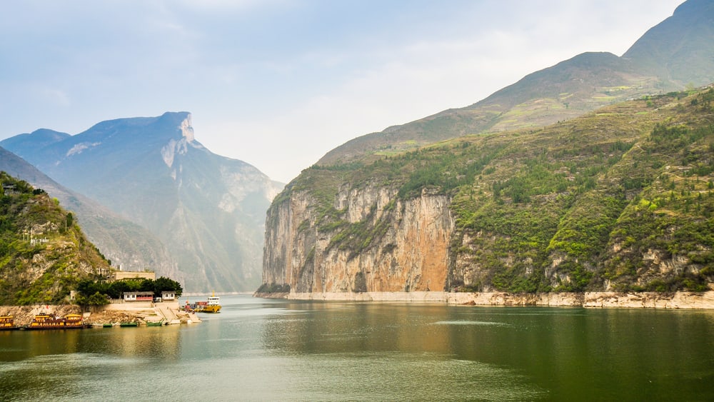 Maestosa gola di Qutang e fiume Yangtze - Baidicheng, Chongqing, Cina