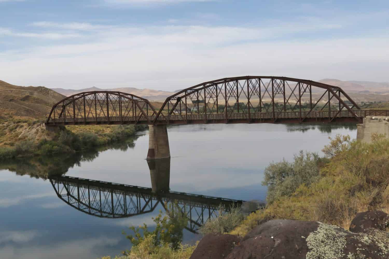 Ponte ferroviario sul fiume Snake vicino a Melba, Idaho