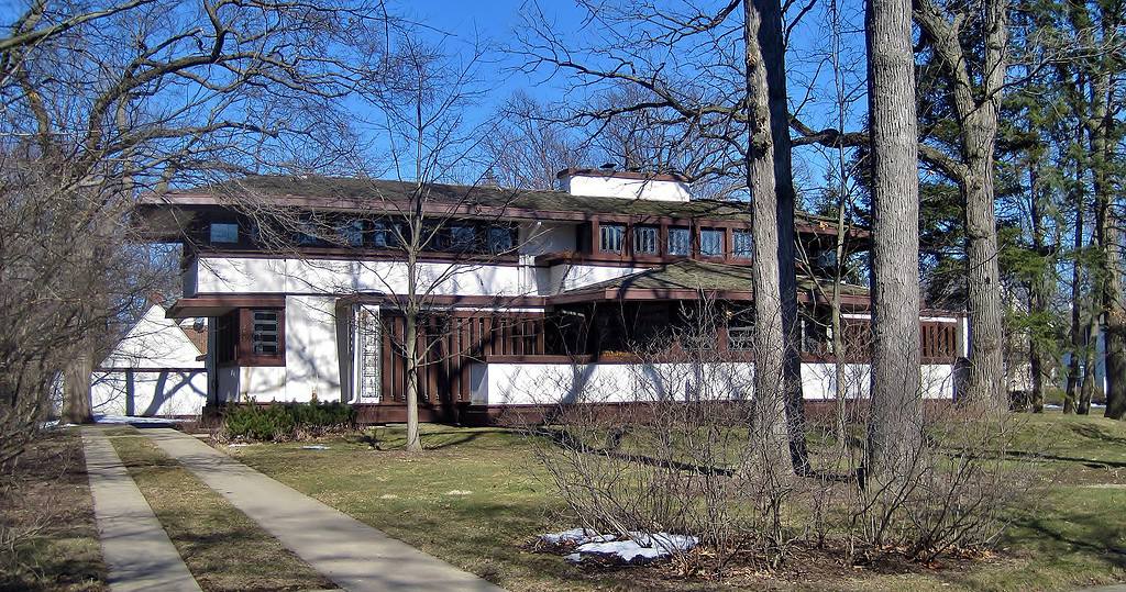 La Hiram Baldwin House, conosciuta anche come Baldwin-Wackerle Residence, è una casa scolastica Prairie progettata da Frank Lloyd Wright situata in 205 Essex Road a Kenilworth, Illinois.  Costruito nel 1905. La casa è nel registro nazionale dei luoghi storici.