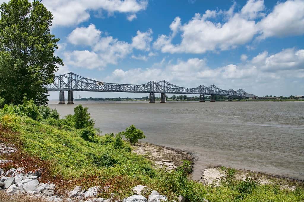 Ponte sul fiume Mississippi da Natchez Mississippi a Vidalia Louisiana
