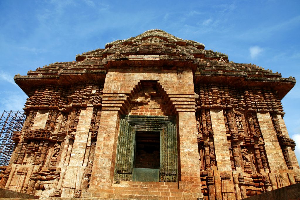 Vista dal basso del tempio di Konark