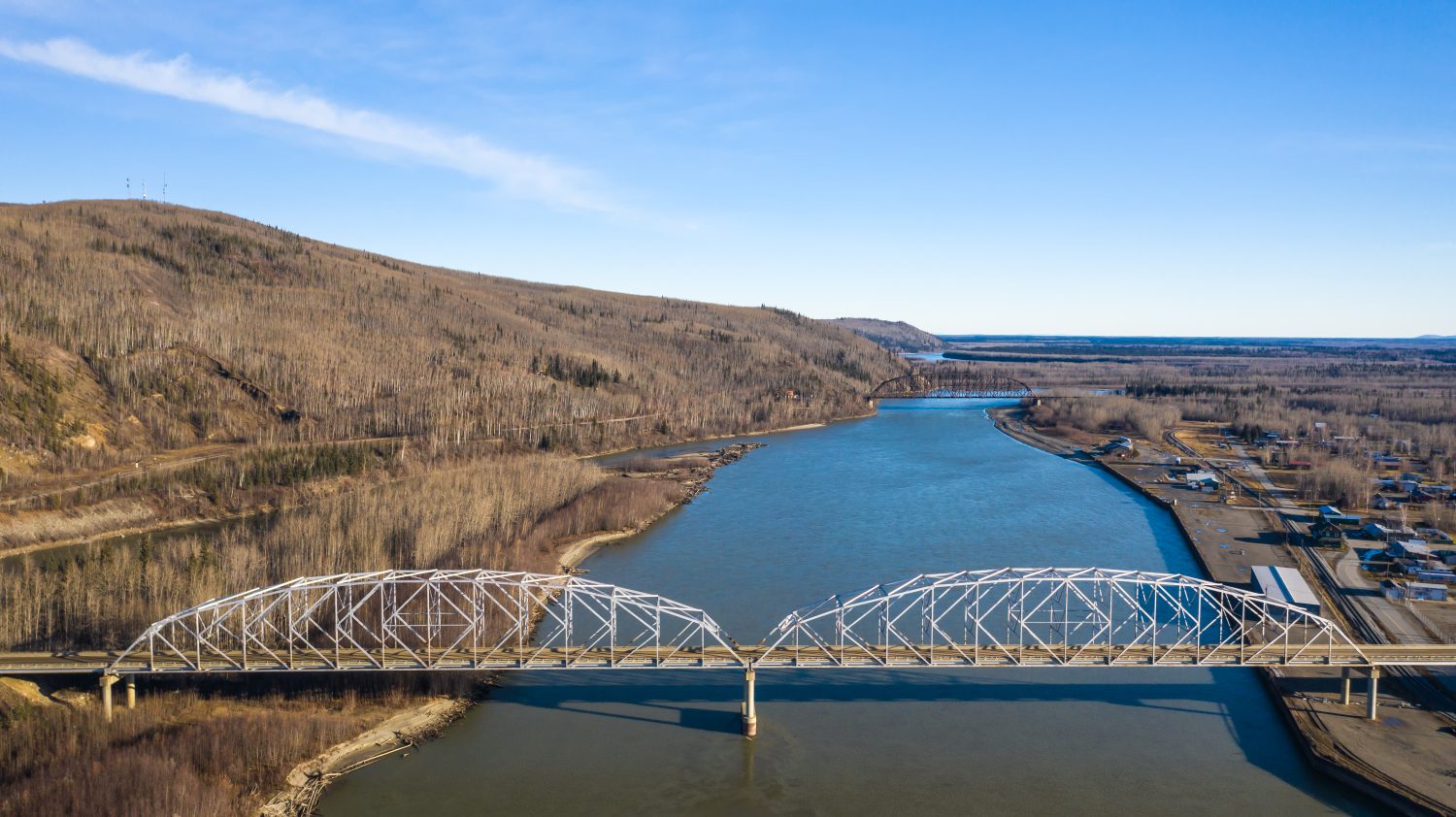 Vista aerea del Mears Memorial Bridge a Nenana Alaska