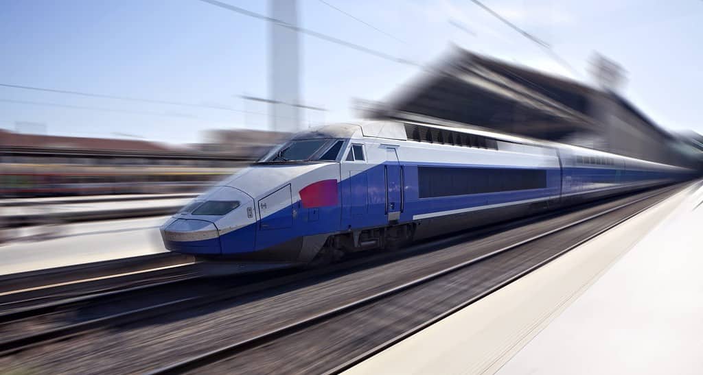 Treno ad alta velocità in movimento, Francia, Europa