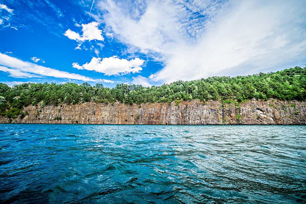 Il lago Jocassee è il lago più profondo della Carolina del Sud.