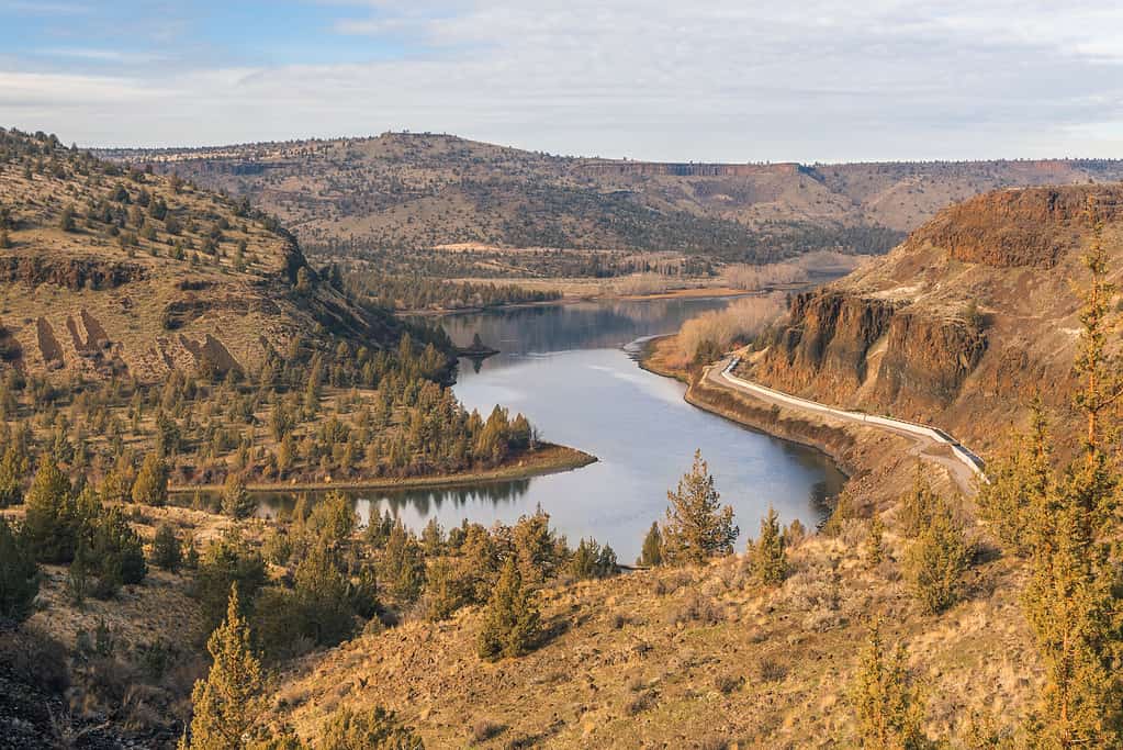 Ansa del fiume Deschutes da lontano