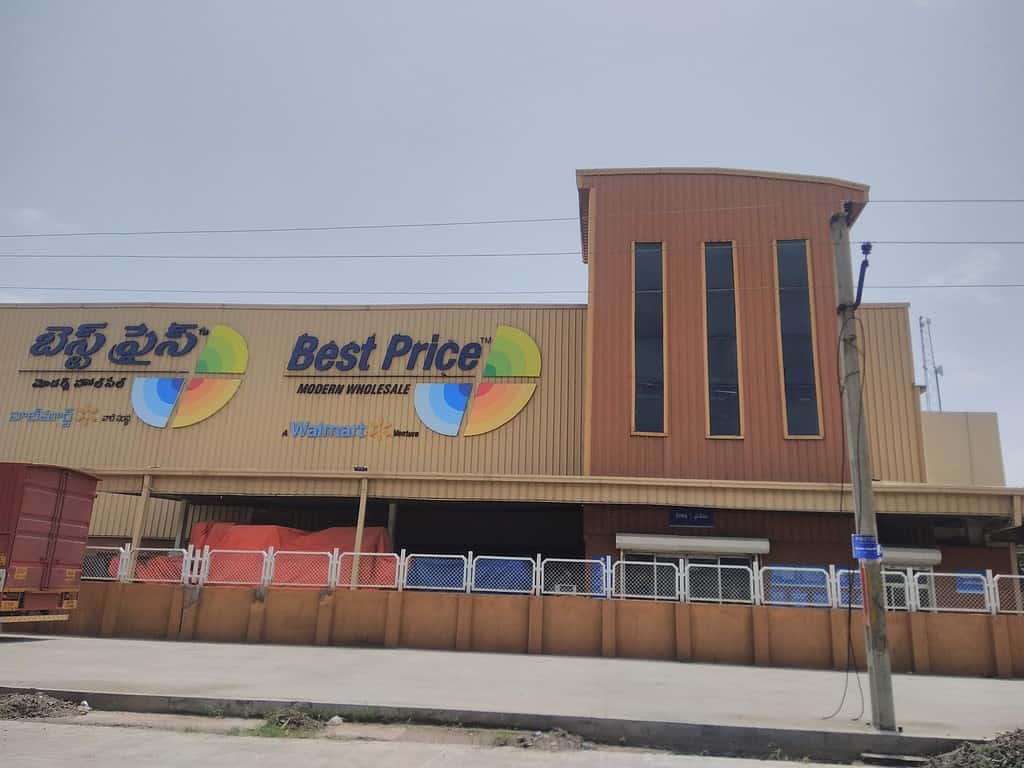 Un negozio all'ingrosso moderno al miglior prezzo a Hyderabad, in India (di proprietà di Walmart)