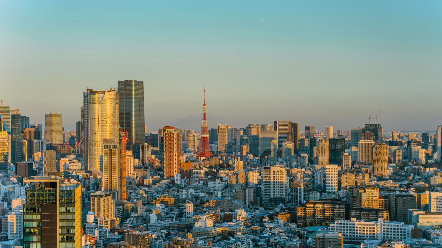 La città di Minato con le colline Azabudai, viste da sud-ovest, dall'edificio del torrente Shibuya.