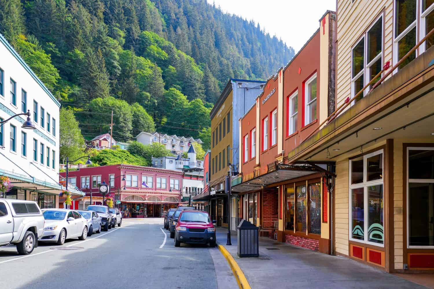 Front Street nel centro di Juneau, la capitale dell'Alaska, negli Stati Uniti