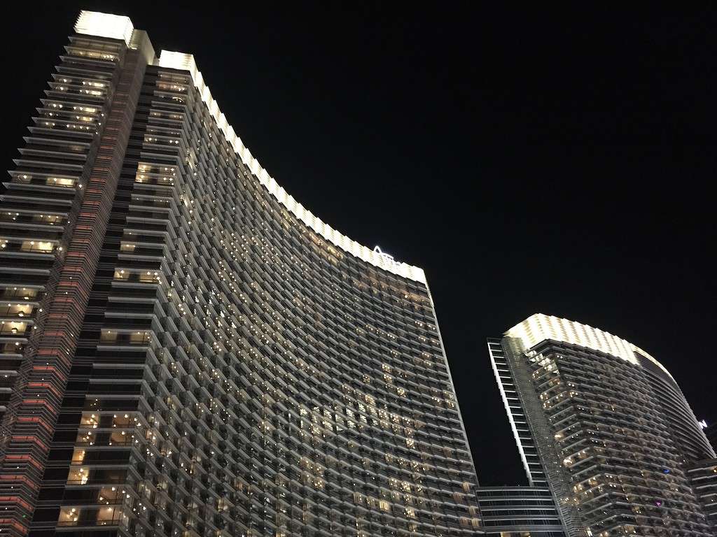 Edifici più alti del Nevada - Vista notturna dell'Aria Resort and Casino, Las Vegas, Nevada, USA.