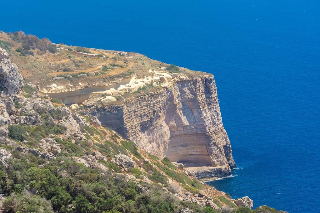 Paesaggio costiero delle scogliere di Dingli, Malta