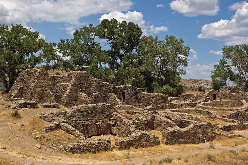 Le rovine di un'antica civiltà azteca Pueblan nel monumento nazionale azteco, azteco, Nuovo Messico.