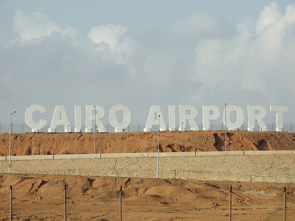 Aeroporto internazionale del Cairo, il principale aeroporto internazionale del Cairo e il più grande e trafficato aeroporto dell'Egitto che funge da hub principale per diverse compagnie aeree, focus selettivo, aeroporti più trafficati dell'Africa