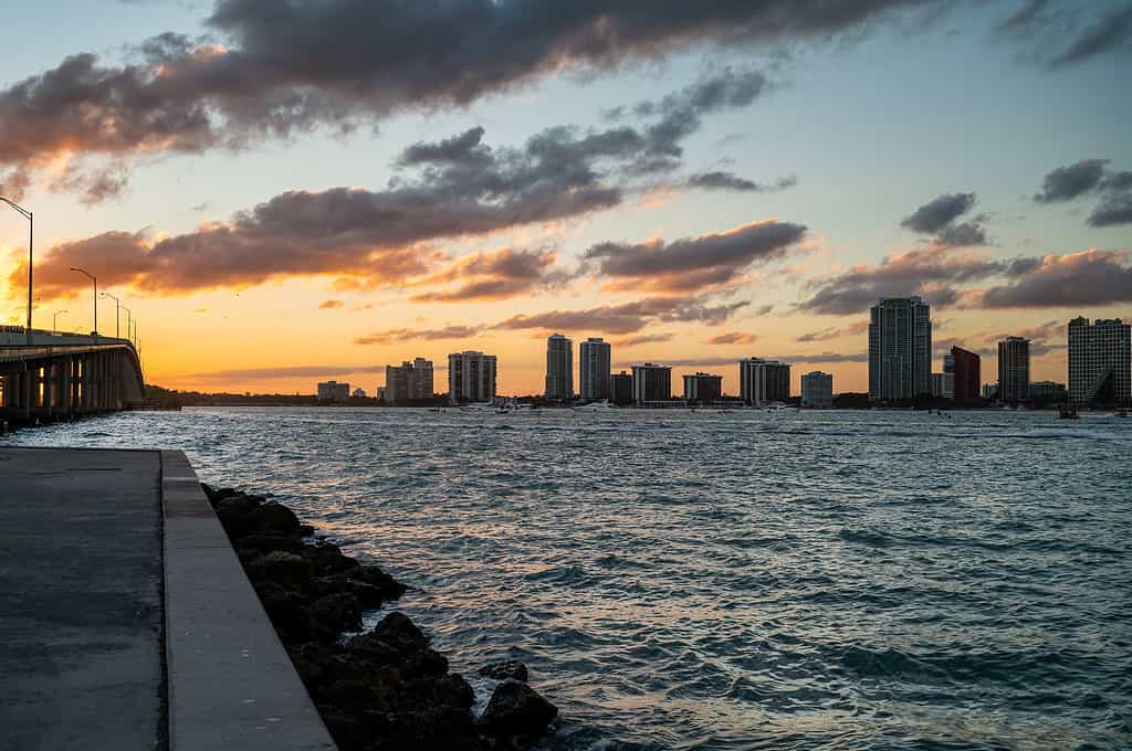 Miami, Florida - Ponte William M Powell e Brickell del tramonto