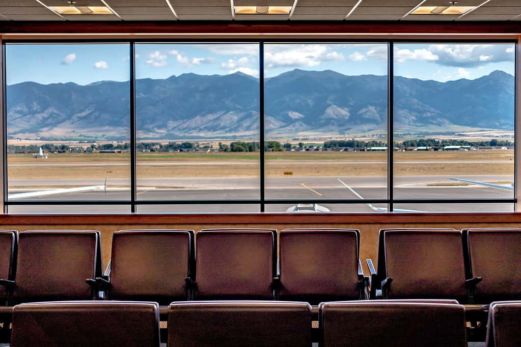 Aeroporto di Bozeman Montana e montagne rocciose