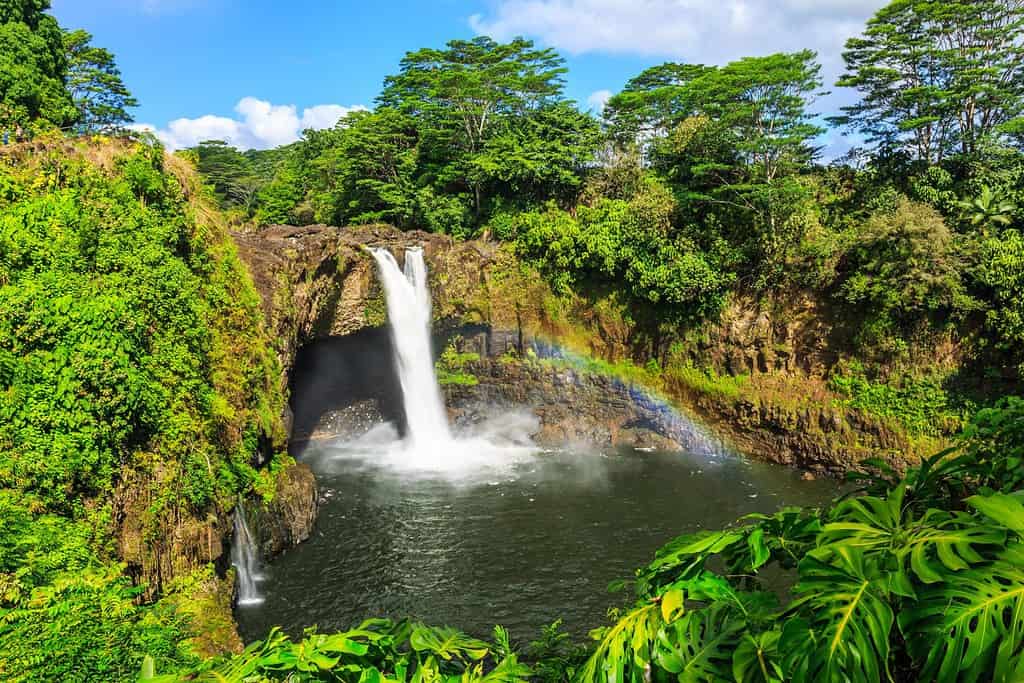 Hawaii, Cascate Arcobaleno a Hilo.  Parco statale del fiume Wailuku