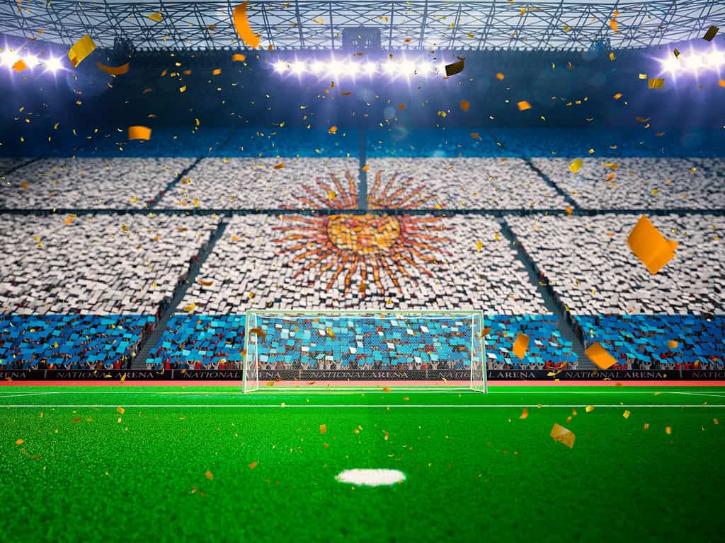 Bandiera Argentina dei tifosi.  Arena dello stadio serale Blu