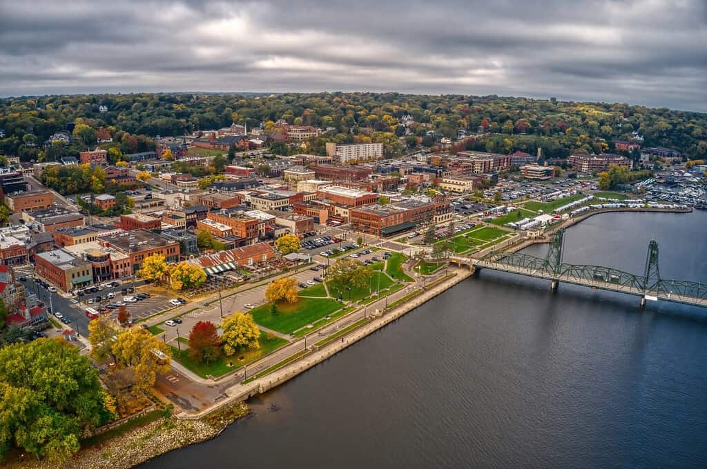 Veduta aerea del sobborgo delle città gemelle di Stillwater, Minnesota