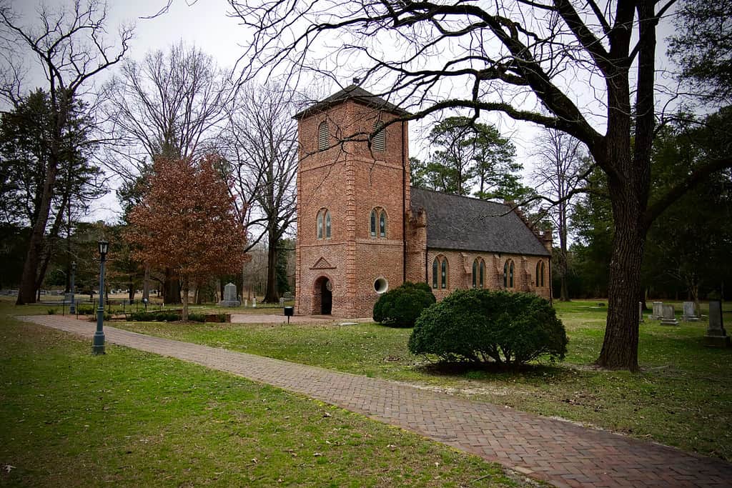 Chiesa e cimitero di St Lukes a Smithfield Virginia