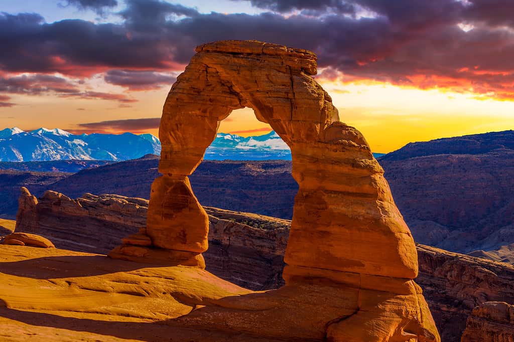 Questa bellissima immagine del tramonto è stata scattata al Delicate Arch nel Parco nazionale degli Arches.